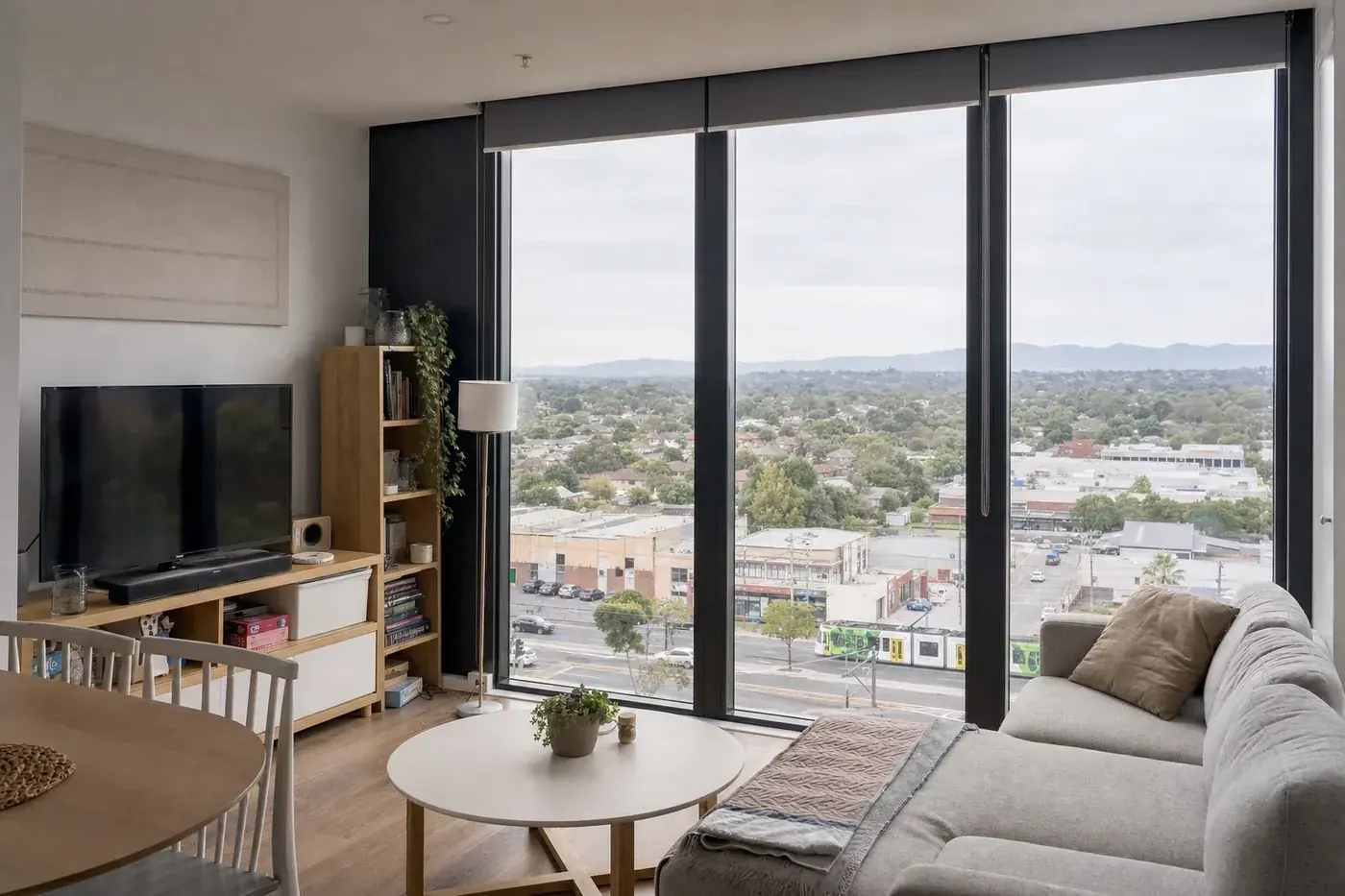 Apartment on a middle floor with black aluminium double glazed windows